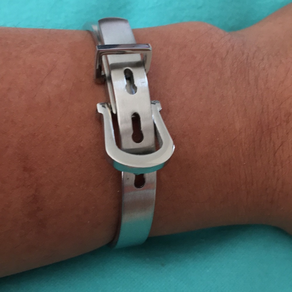 NWOT Belt silver bracelet